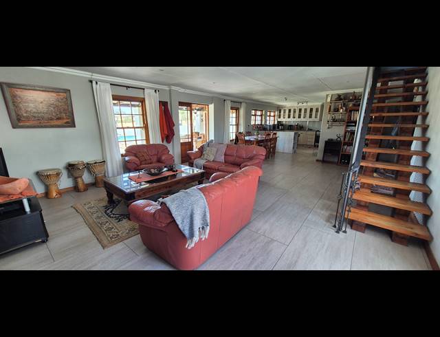 5 BEDROOM HOUSE FOR SALE IN KLEIN DASSENBERG